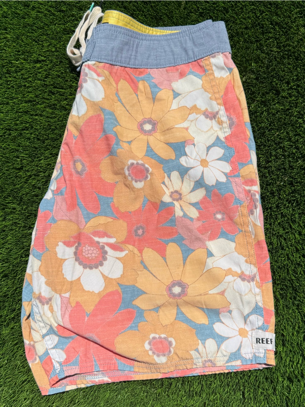 Reef  Floral Boardshorts men’s tropical swim trunks
